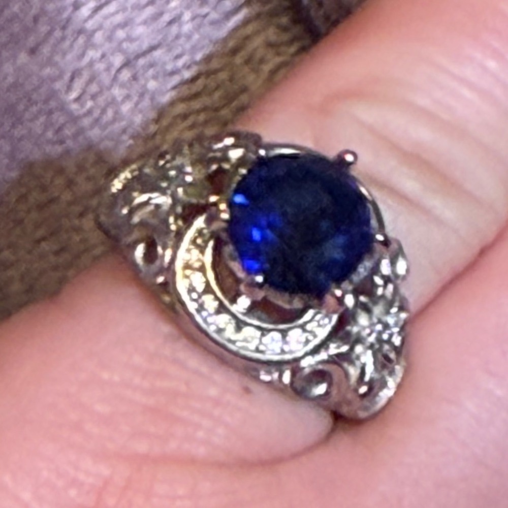 Vintage Style Blue Faux Sapphire Filigree Cocktail Ring Silver Tone Rhinestone